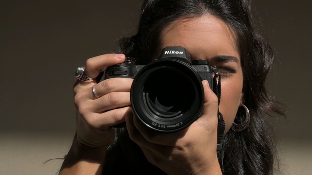 Video Reference: Photographer, Cameras & optics, Mirrorless interchangeable-lens camera, Camera, Camera lens, Camera accessory, Lens, Digital camera, Reflex camera, Single-lens reflex camera, Person