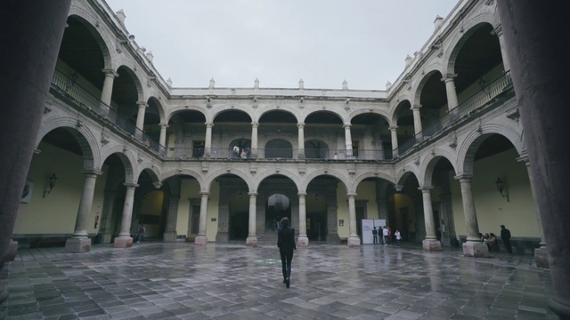 Video Reference: Courtyard, Arcade, Building, Holy places, Arch, Caravanserai, Architecture, Palace, Historic site, Classical architecture