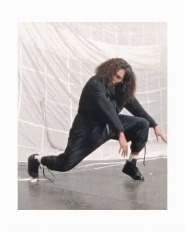 Video Reference: Tights, Leggings, Footwear, Leg, Sitting, Shoe, Fur, Velvet, Trousers, Leather