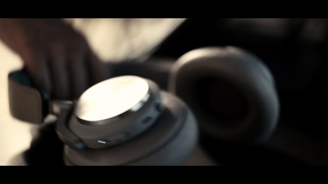 Video Reference: Audio equipment, Still life photography, Light, Close-up, Photography, Macro photography, Camera lens, Lens