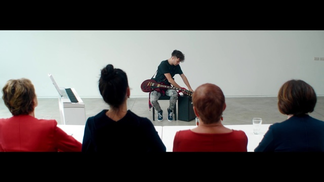 Video Reference: Conversation, Youth, Event, Interaction, Sitting, Fun, Public speaking, Photography, Performance, Presentation