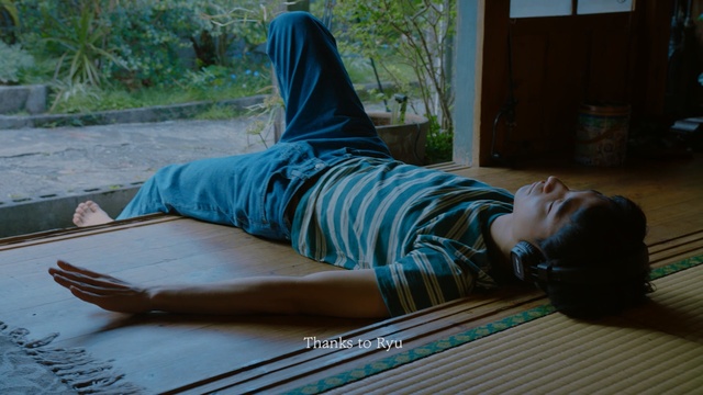 Video Reference: blue, photograph, leisure, photography, girl, leg, vacation, fun, water, recreation