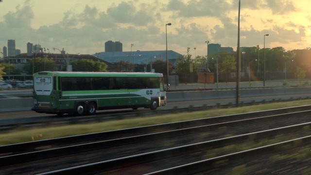 Video Reference: Transport, Mode of transport, Vehicle, Bus, Motor vehicle, Public transport, Urban area, Freeway, Sky, Lane