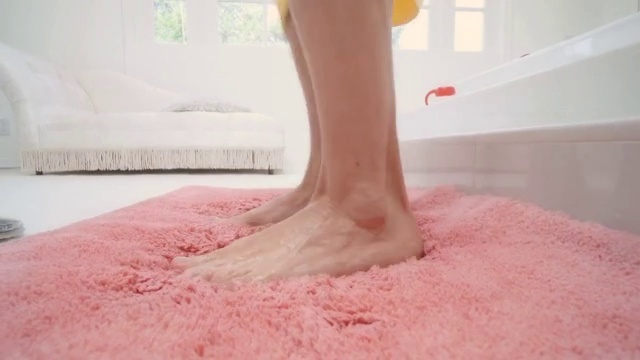 Video Reference: Leg, Skin, Pink, Joint, Foot, Ankle, Human leg, Floor, Flooring, Peach