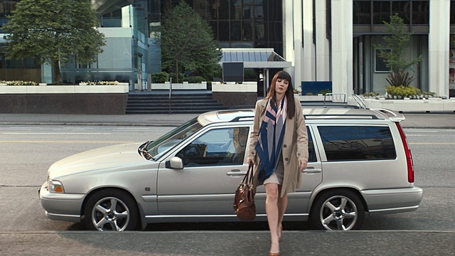 Video Reference: car, land vehicle, vehicle, motor vehicle, mode of transport, automotive design, volvo cars, family car, full size car, volvo v70