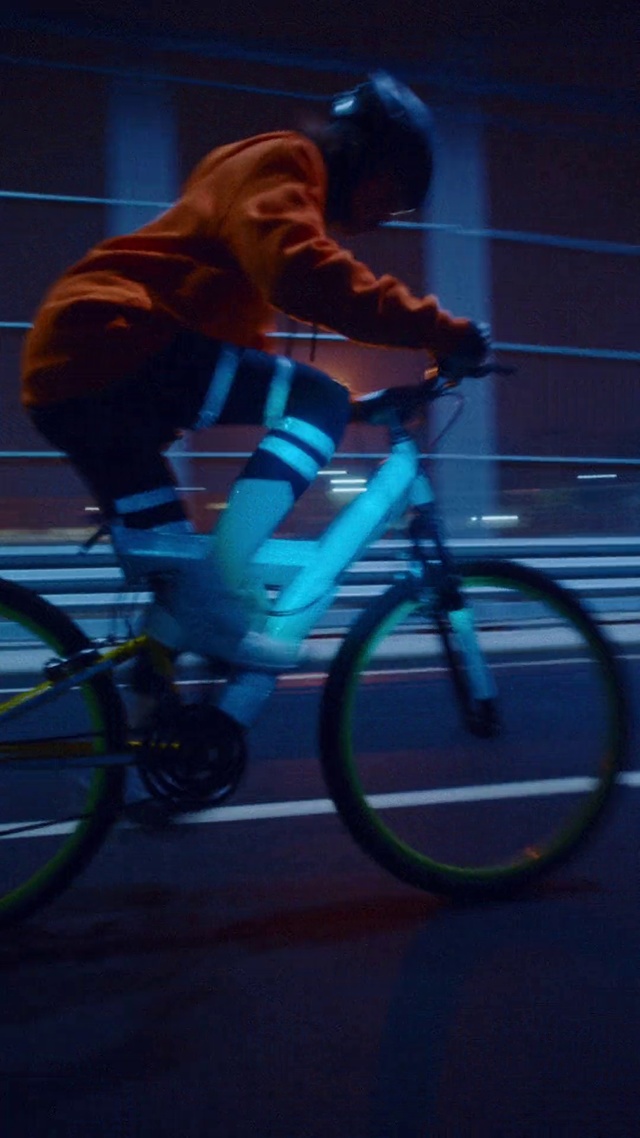 Video Reference: Bicycle, Cycling, Blue, Cycle sport, Vehicle, Bicycle wheel, Bicycle accessory, Recreation, Hybrid bicycle, Spoke