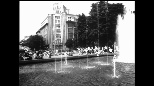 Video Reference: Monochrome photography, White, Photograph, Water, Black-and-white, Landmark, Metropolis, Architecture, Monochrome, Condominium