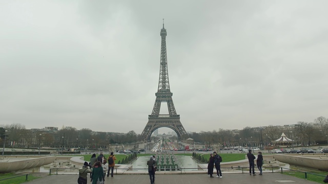 Video Reference: Landmark, Tower, Monument, Architecture, National historic landmark, Spire, Tourism, City, Tourist attraction, Building, Person