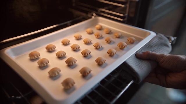 Video Reference: Food, Baking, Cuisine, Bonbon, Petit four, Dish, Chocolate, Finger food, Praline, Dessert