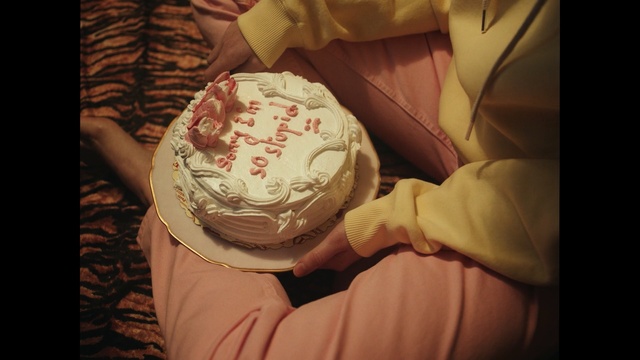 Video Reference: girl, hand, human, arm, smile, finger, sweetness, Person