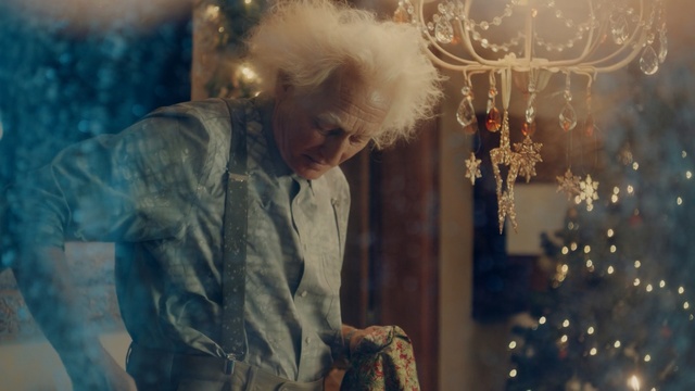 Video Reference: christmas, winter, christmas decoration, event, girl, christmas tree, computer wallpaper, holiday, decor