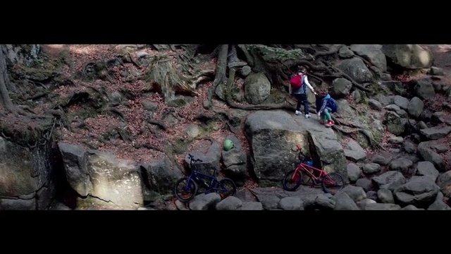 Video Reference: Adventure, Rock, Climbing, Geological phenomenon, Recreation, Geology, Rock climbing, Coasteering, Mountaineering, Crowd