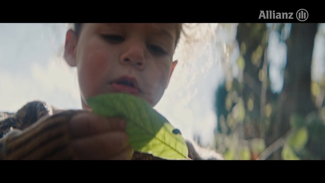 Video Reference: Nose, Mouth, People in nature, Eyelash, Flash photography, Happy, Gesture, Plant, Cool, Adaptation