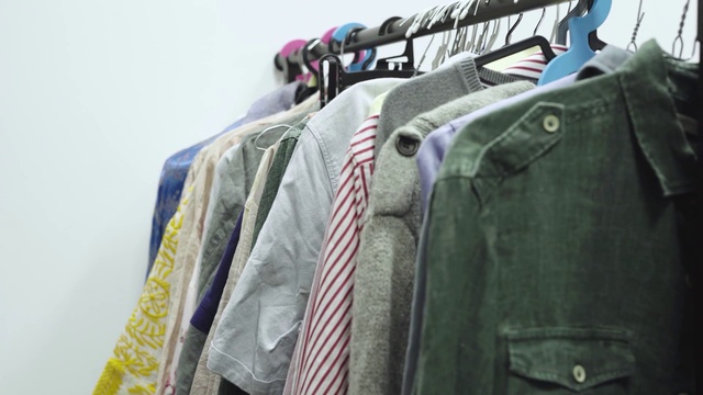 Video Reference: Sleeve, Street fashion, Grey, Collar, Line, Clothes hanger, Tartan, Fashion design, Denim, T-shirt