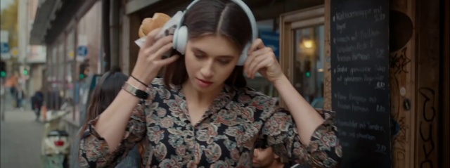 Video Reference: Hair, Face, Skin, Eyebrow, Beauty, Ear, Hairstyle, Long hair, Black hair, Fashion