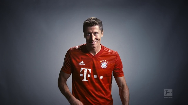 Video Reference: Football player, Facial expression, Player, Red, Soccer player, Sportswear, Head, Shoulder, Jersey, T-shirt