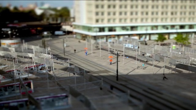 Video Reference: urban area, metropolitan area, city, building, metropolis, skyway, track