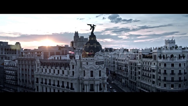 Video Reference: Metropolis, Landmark, City, Sky, Human settlement, Town, Architecture, Urban area, Metropolitan area, Public space
