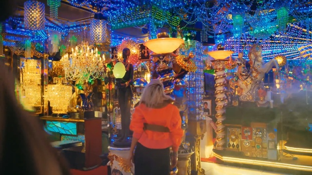 Video Reference: tourist attraction, lighting, fun, night, tradition, city, bazaar, festival, fête, christmas lights, Person