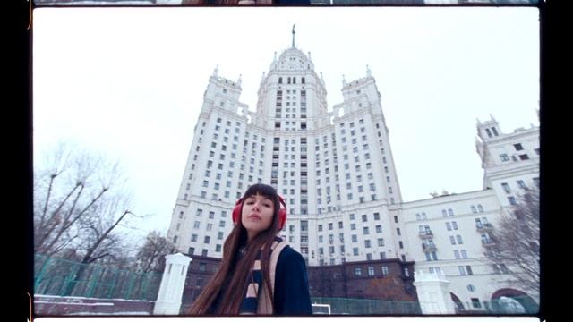 Video Reference: Photograph, Beauty, Landmark, Urban area, Snapshot, City, Human settlement, Metropolitan area, Architecture, Photography