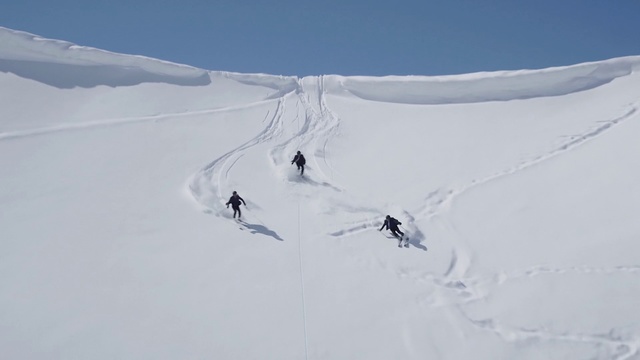 Video Reference: Snow, Geological phenomenon, Slope, Piste, Glacial landform, Recreation, Winter, Skiing, Nunatak, Winter sport