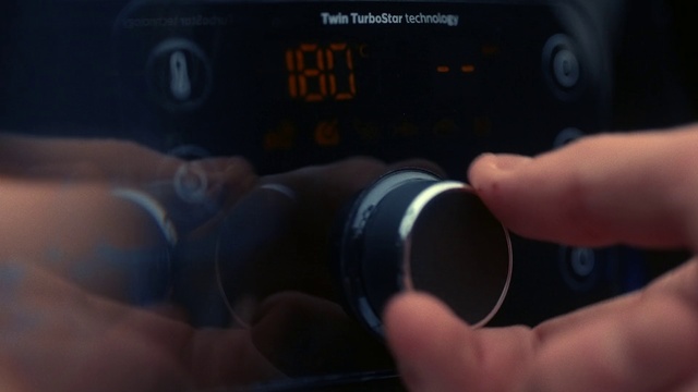 Video Reference: Audio equipment, Finger, Technology, Hand, Electronic device, Auto part, Measuring instrument, Gauge, Gadget