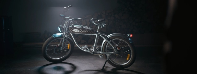 Video Reference: bicycle, road bicycle, bicycle wheel, bicycle accessory, vehicle, sports equipment, hybrid bicycle, darkness, bicycle frame, wheel