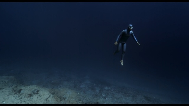 Video Reference: underwater diving, underwater, freediving, atmosphere, water, diving, sky, darkness, sea, extreme sport