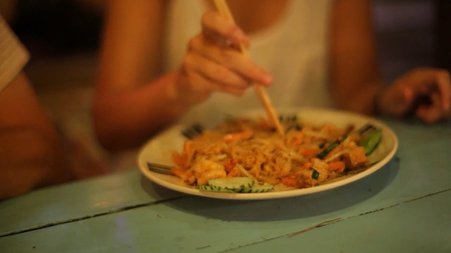 Video Reference: Food, Cuisine, Dish, Ingredient, Pad thai, Meal, Pancit, Thai food, Recipe, Chinese food