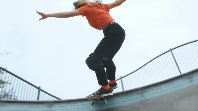 Video Reference: Skateboarding, Skateboard, Skateboarding Equipment, Skateboarder, Recreation, Sports equipment, Boardsport, Footwear, Aggressive inline skating, Individual sports