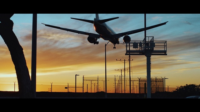 Video Reference: Airplane, Aircraft, Sky, Vehicle, Aviation, Airliner, Air travel, Airline, Landing, Aerospace engineering