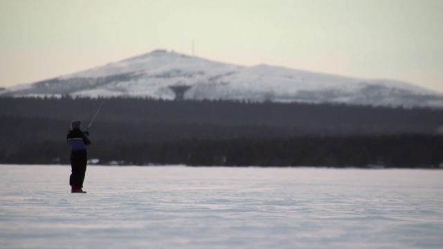 Video Reference: Winter, Snow, Atmospheric phenomenon, Sky, Lake, Recreation, Ice, Fly fishing, Fell, Arctic