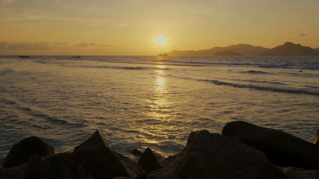 Video Reference: horizon, sea, sky, shore, coast, sunset, sunrise, ocean, beach, calm, Person