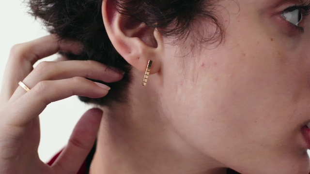 Video Reference: Ear, Face, Neck, Skin, Cheek, Nose, Chin, Close-up, Organ, Lip