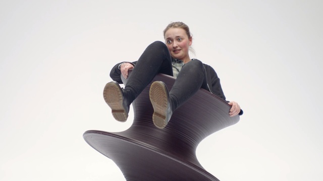 Video Reference: Tights, Sitting, Brown, Leg, Joint, Furniture, Footwear, Knee, Photography, Stock photography, Person