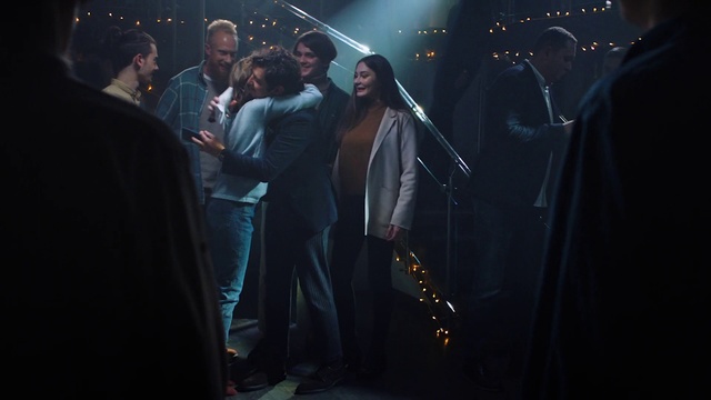 Video Reference: Performance, Event, Music, Musician, Darkness, Performing arts, Photography, Stage, Singing, Concert