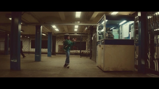 Video Reference: Snapshot, Transport, Light, Mode of transport, Darkness, Standing, Urban area, Screenshot, Pc game, Photography