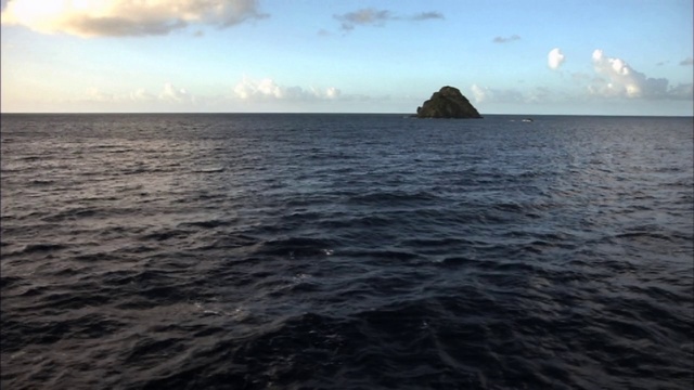 Video Reference: Body of water, Horizon, Sky, Sea, Ocean, Water, Calm, Cloud, Coast, Rock