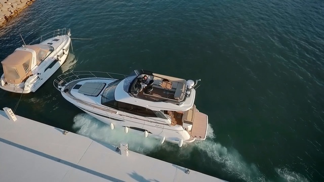 Video Reference: Vehicle, Water transportation, Yacht, Speedboat, Luxury yacht, Boat, Boating, Picnic boat, Naval architecture, Watercraft