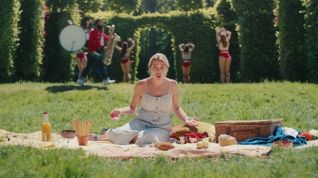 Video Reference: People in nature, Picnic, Recreation, Summer, Grass, Event, Sitting, Leisure