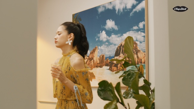 Video Reference: art, modern art, girl, painting, art gallery, exhibition, flower, art exhibition, visual arts, Person