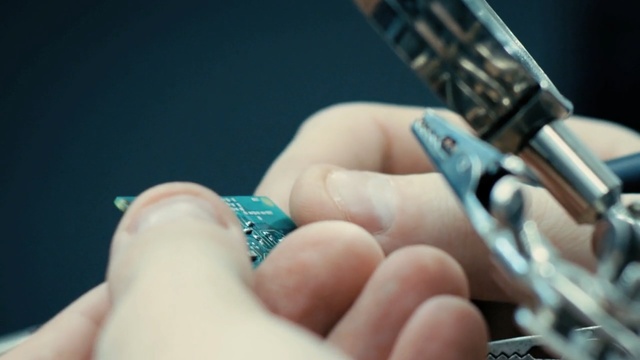 Video Reference: Finger, Hand, Nail, Turquoise, Turquoise, Fashion accessory, Thumb, Bead