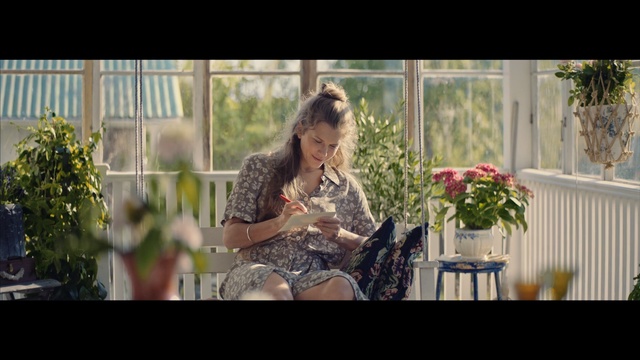 Video Reference: photograph, vertebrate, sitting, plant, lady, girl, beauty, flower, tree, snapshot, Person