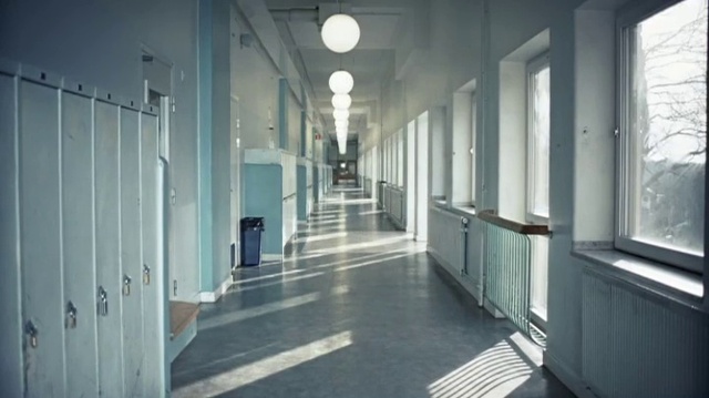 Video Reference: Building, Floor, Architecture, Room, Daylighting, Ceiling, Hall, Aisle, Flooring