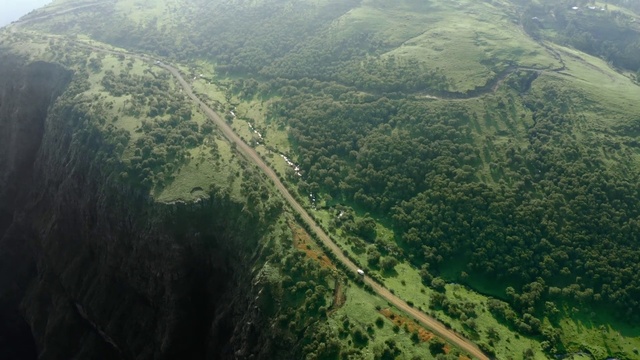 Video Reference: Highland, Aerial photography, Hill station, Vegetation, Mountainous landforms, Natural landscape, Birds-eye view, Mountain, Mountain pass, Valley