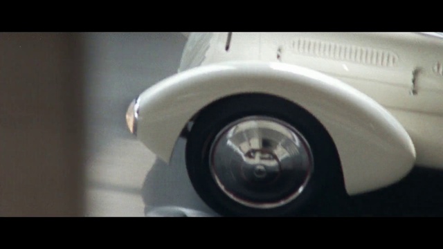 Video Reference: Land vehicle, Vehicle, Car, Classic car, Automotive design, Vintage car, Automotive wheel system, Wheel, Classic, Fender