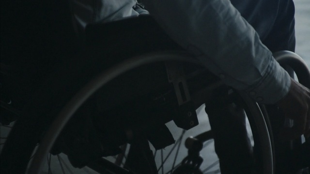 Video Reference: Black, Light, Darkness, Wheel, Black-and-white, Photography, Monochrome photography, Automotive design, Automotive wheel system, Rim