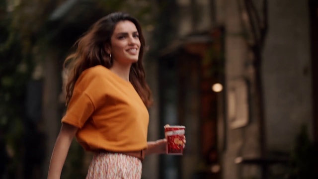Video Reference: Yellow, Fashion, Long hair, Brown hair, Photography, Performance, Street fashion, Flash photography