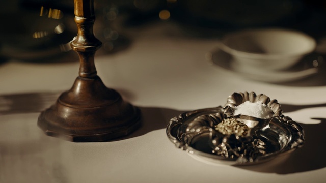 Video Reference: Dishware, Serveware, Silver, Gas, Natural material, Jewellery, Cuisine, Metal, Close-up, Cutlery