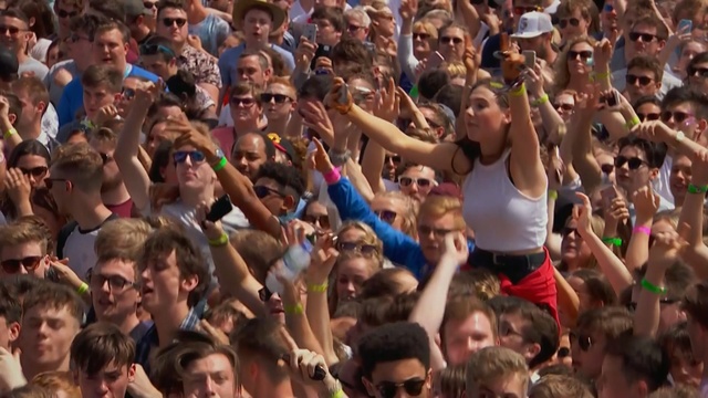 Video Reference: crowd, people, audience, cheering, fan, public event, sport venue, fun, recreation, festival, Person